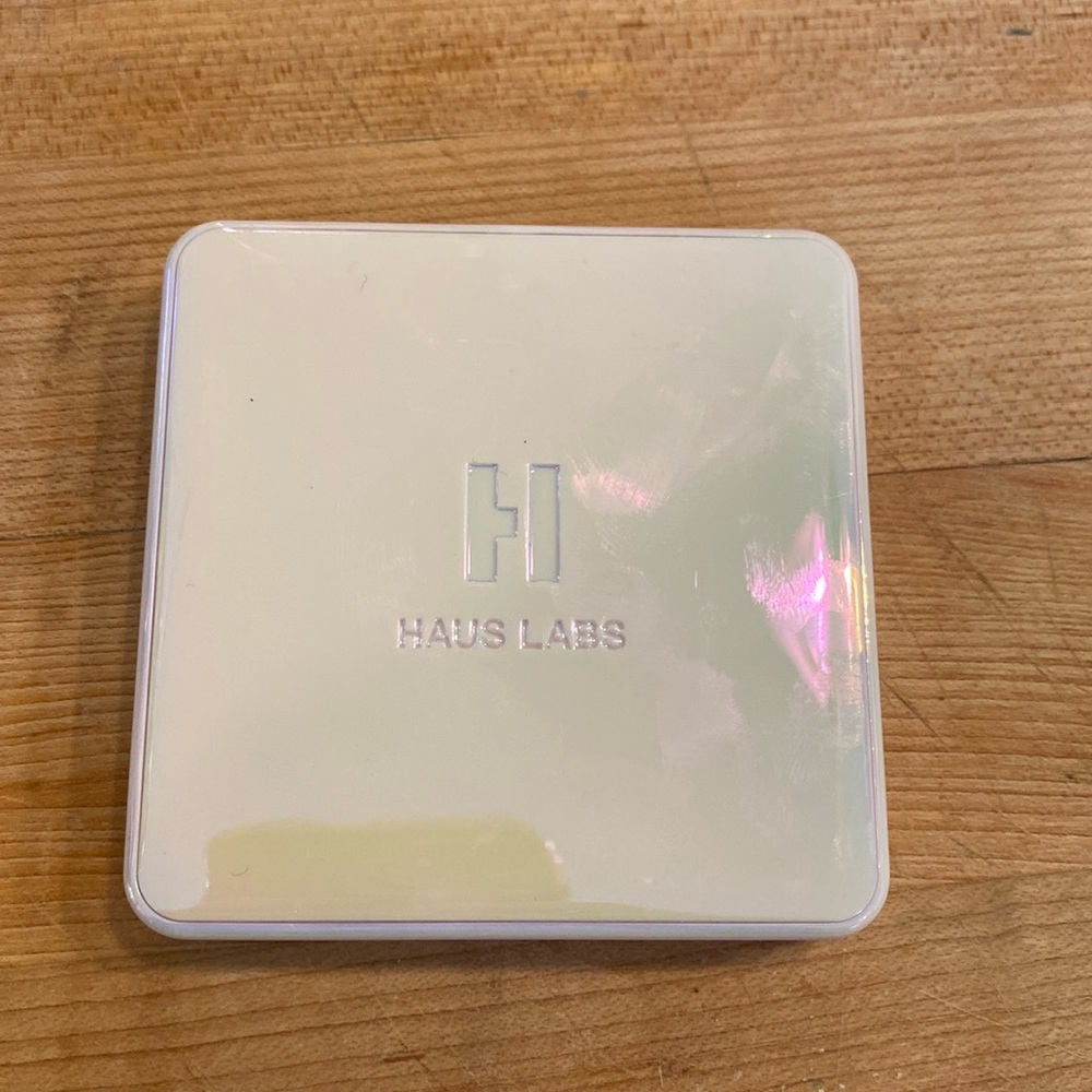 Haus Labs powder highlighter - rose quartz
